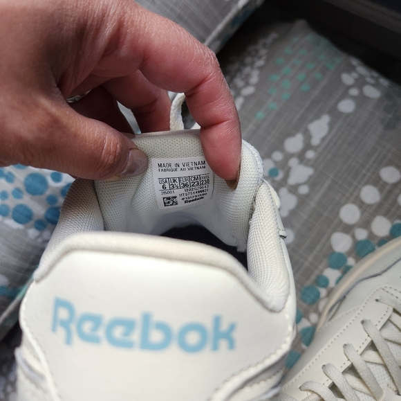 White Reebok Sneakers Womens 5.5 - Picture 5 of 5